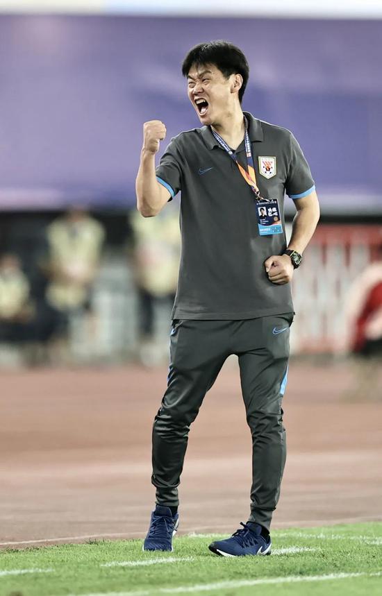 金年会下载-关于关键时刻体能课后，圣安东尼奥马刺防线松动备战中超，压力陡增，团队化学反应显著的信息